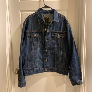 Roper denim jacket 100% cotton . Size Large . Comfortable denim